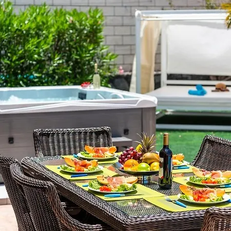 Torviscas Sunset & Jacuzzi Villa