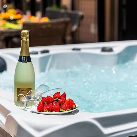 Torviscas Sunset & Jacuzzi Villa *